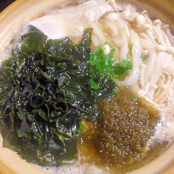 土鍋で簡単♪えのきとワカメと昆布の鍋焼きうどん